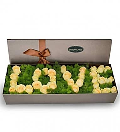 Love Kutuda Beyaz Güller