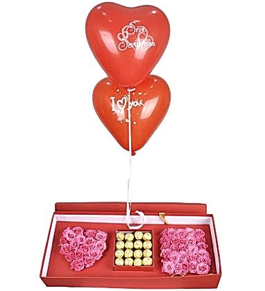 Pembe Çardak Güller Ve Çikolatalar