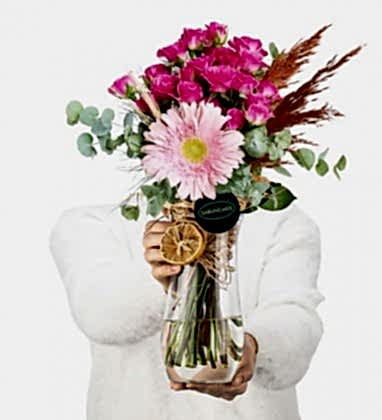 Pembe Gerbera ve Çardak Güller